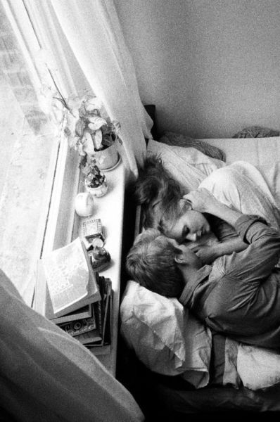 Εσείς κοιμάστε αγκαλιά με το σύντροφό σας; | imommy.gr