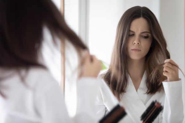 Μαλλιά: Πώς θα γλιτώσετε ψαλίδα και σπάσιμο | imommy.gr