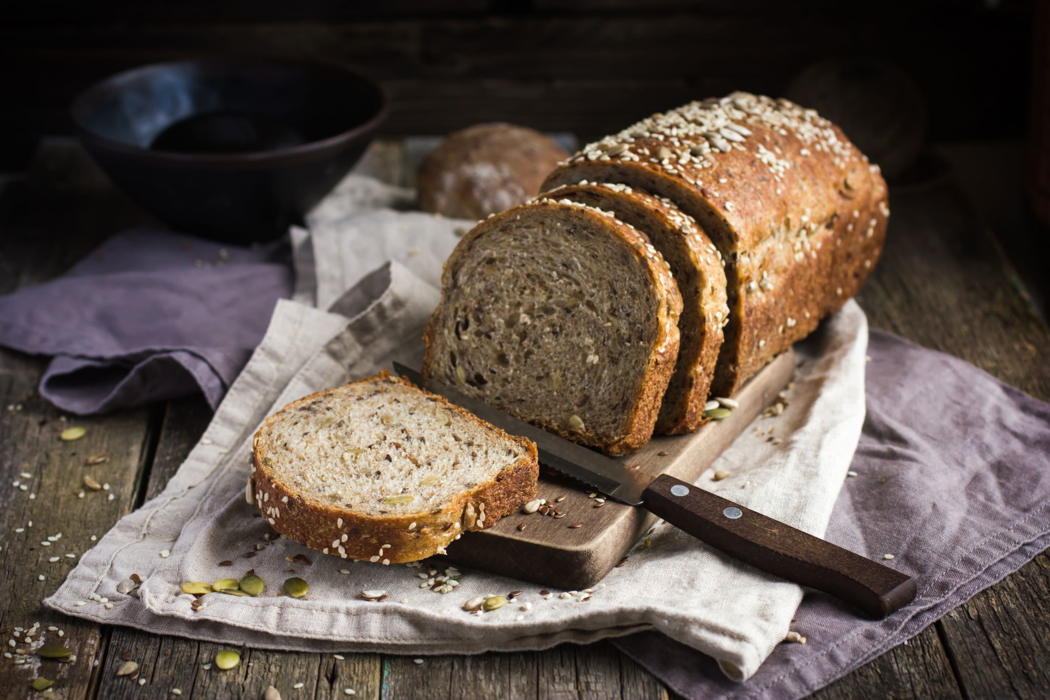 Хлеб невкусный. Хлеб. Черствый хлеб. Ржаной хлеб. Хлеб деревенский.