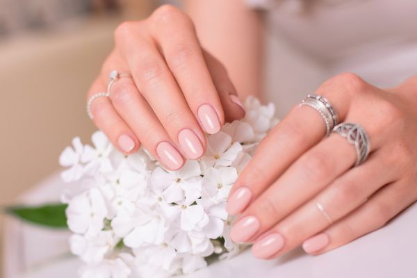 Nail tints: Ο πιο εύκολος τρόπος για νύχια περιποιημένα και σούπερ glossy… από τα χεράκια σας! | imommy.gr