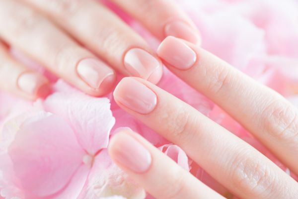 Naked nails: Το μανικιούρ που επιλέγουν όλες οι celebrities αυτή τη στιγμή | imommy.gr