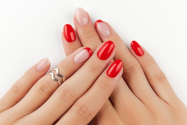Tomato nails: Το χρώμα που θα βάλει στην άκρη το nude μανικιούρ | imommy.gr
