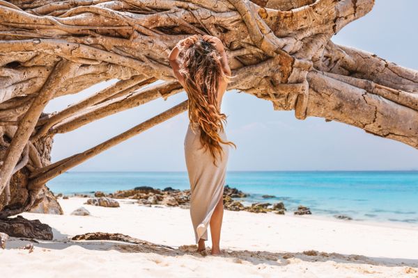 Beach waves: DIY σπρέι που θα φέρει το… αλάτι της θάλασσας στα μαλλιά σας | imommy.gr