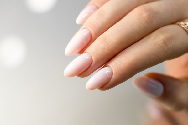 BB cream nails: Η τάση που θέλει τα νύχια λαμπερά και φυσικά | imommy.gr