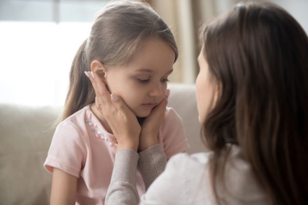 Μελέτη αποκαλύπτει πώς τα λόγια μας πληγώνουν τα παιδιά | imommy.gr