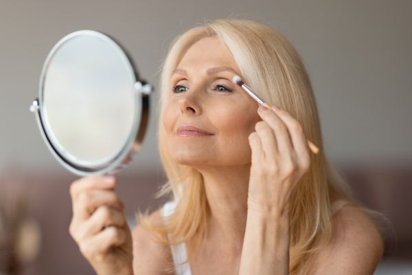 Over 50: Κάντε ένα μίνι eye lifting με το σωστό μακιγιάζ ματιών | imommy.gr