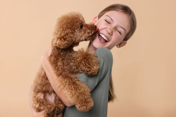 Puppy love… Πώς το παιχνίδι με τον σκύλο ωφελεί τα παιδιά | imommy.gr