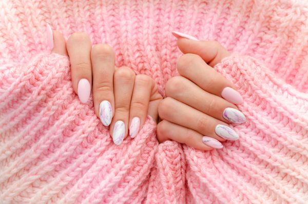 Marble nails: Το κομψό μανικιούρ που μπορείτε να κάνετε σπίτι | imommy.gr