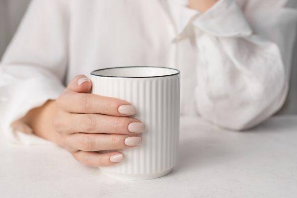 Vanilla Chai nails: Το πιο cozy μανικιούρ του φθινοπώρου | imommy.gr