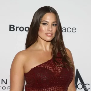 Ashley Graham: Πώς βλέπει τη φυσική της κατάσταση μετά τα παιδιά