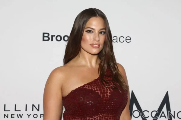 Ashley Graham: Πώς βλέπει τη φυσική της κατάσταση μετά τα παιδιά | imommy.gr