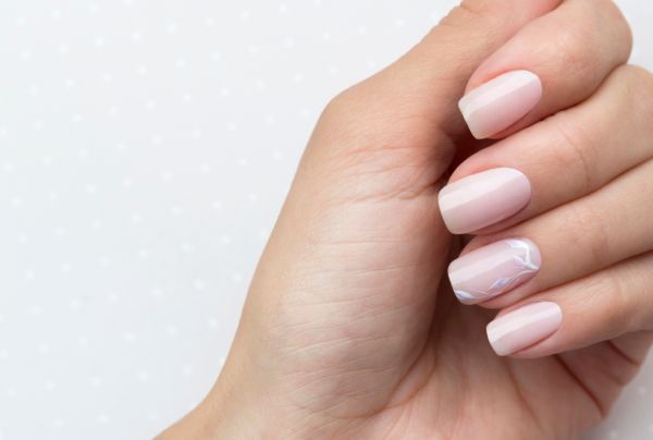 Τα nail designs για τις λάτρεις του μινιμαλισμού | imommy.gr