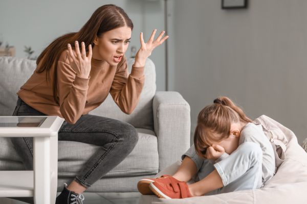 Ας αφήσουμε την σκληρή κριτική στα παιδιά μας στο παρελθόν