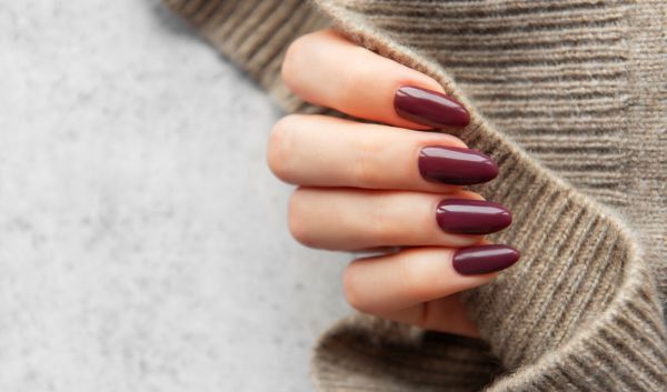 Cabernet nails: Το νέο trend για τα πιο chic νύχια | imommy.gr