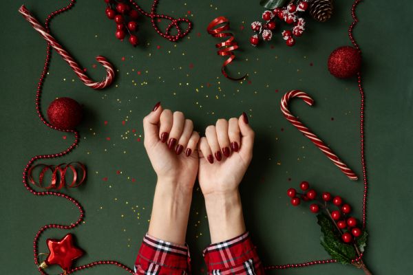 Christmas nails: Αυτά είναι τα πιο κομψά γιορτινά σχέδια στα νύχια | imommy.gr