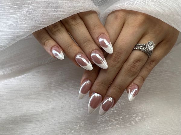 Icy Chrome nails: Η νέα τάση στα νύχια που είναι σούπερ για τον χειμώνα | imommy.gr